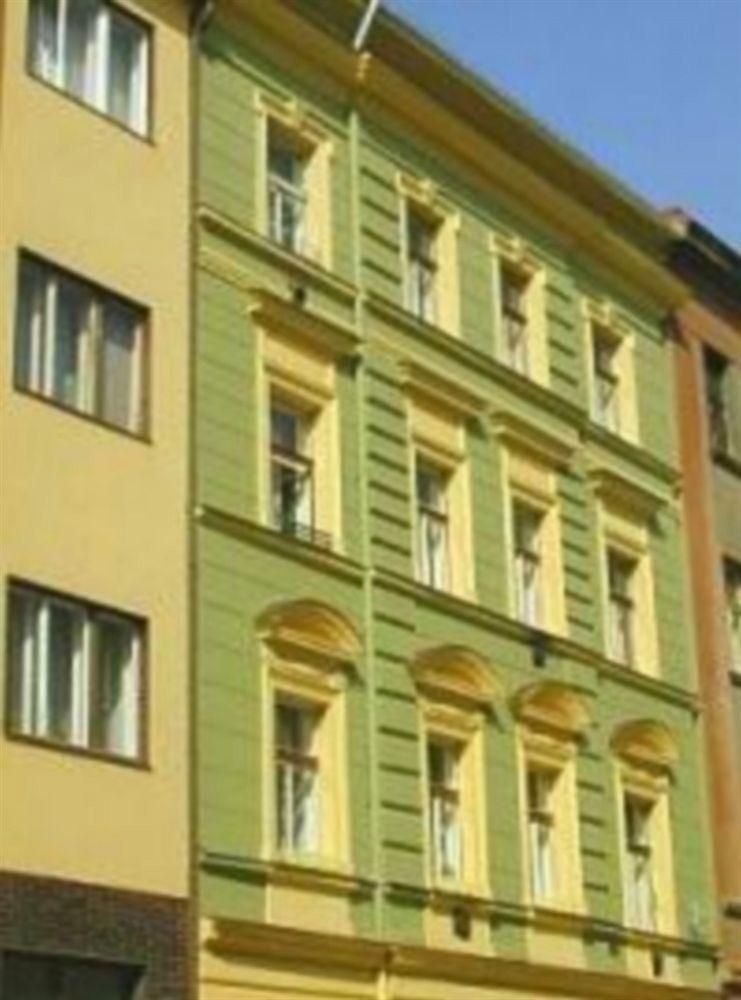 Vlkova Palace Praga Esterno foto