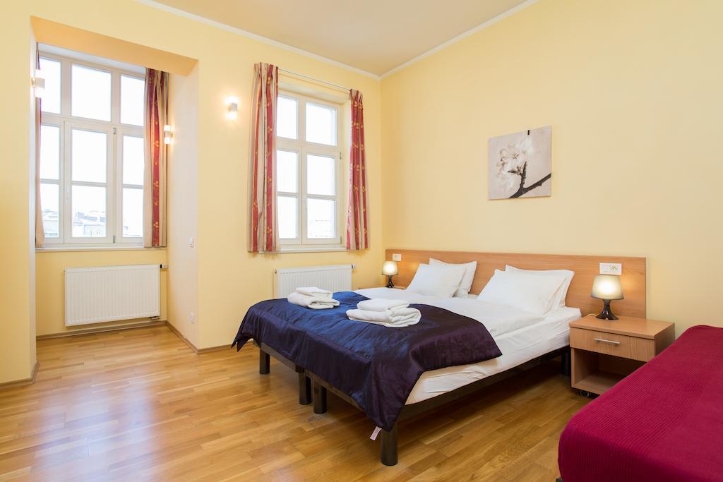 Vlkova Palace Praga Esterno foto